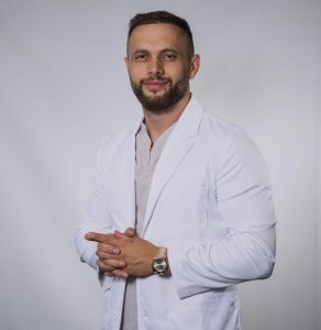 Ce face diferența dintre un fizioterapeut mediocru și unul căutat în România – perspectiva dr. Cristian Drosu